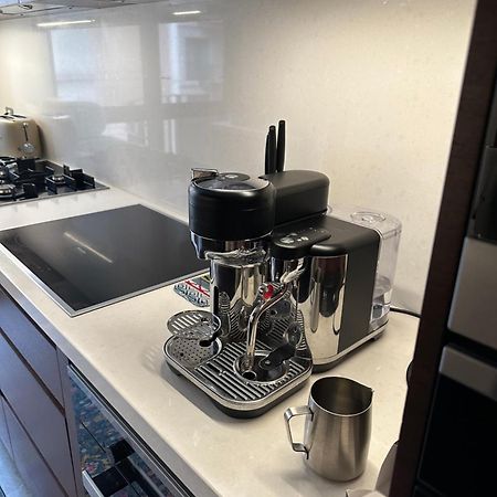 Private 1 Bed Accom With Bathroom In A 3 Bed Apartment - Melb Cbd, Regency Towers - Free Parking, Wifi And Pool Мельбурн Экстерьер фото