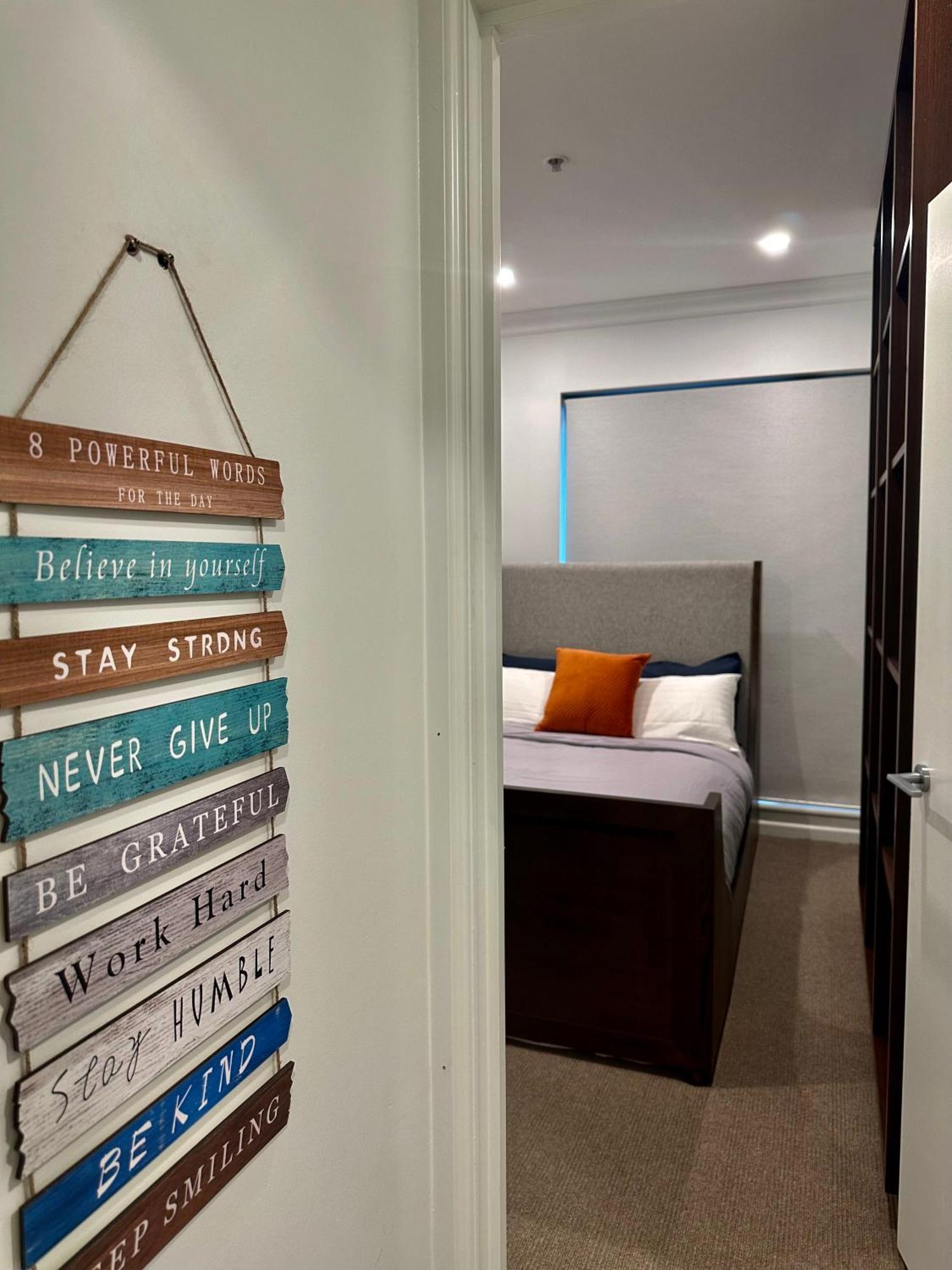 Private 1 Bed Accom With Bathroom In A 3 Bed Apartment - Melb Cbd, Regency Towers - Free Parking, Wifi And Pool Мельбурн Экстерьер фото
